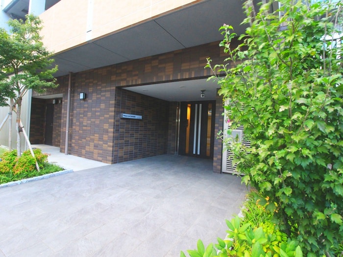 物件外観写真2　(エントランス部分)