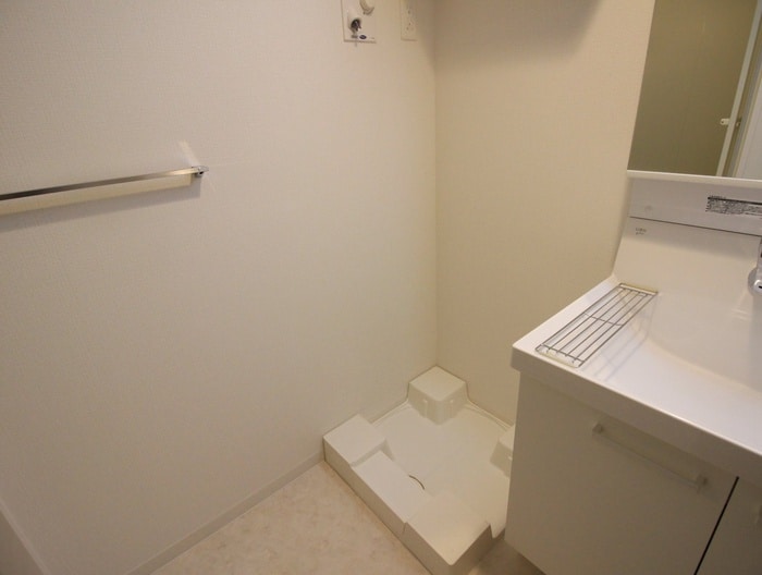 物件内観写真13　(洗濯機置場)