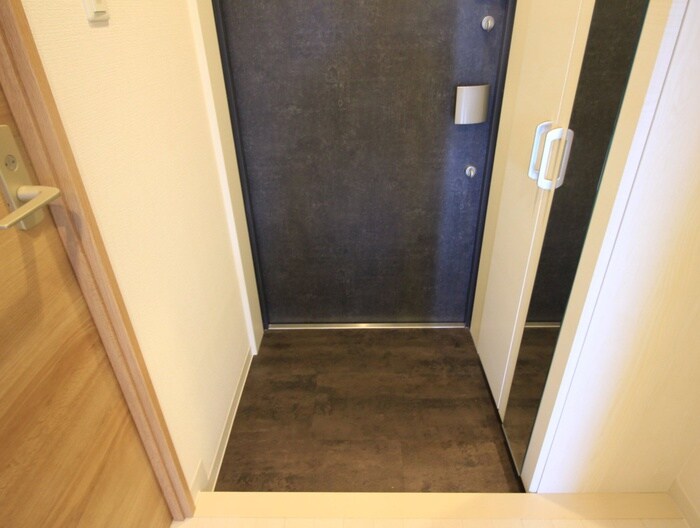 物件内観写真16　(玄関)