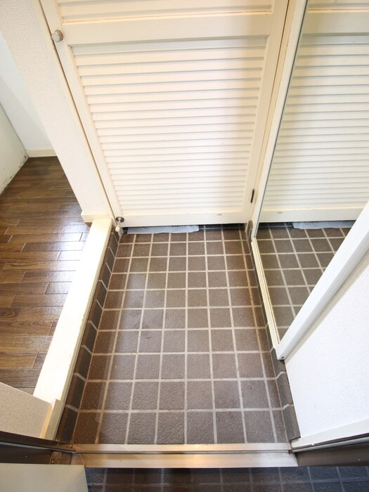 物件内観写真11　(玄関)