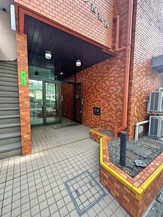 物件外観写真2　(エントランス部分)