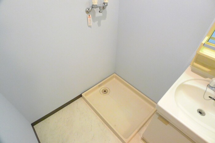 物件内観写真14　(洗濯機置場)