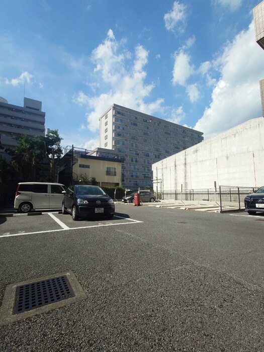 物件外観写真5　(駐車場)