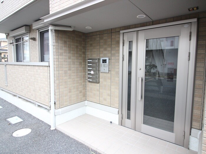 物件外観写真4　(エントランス部分)