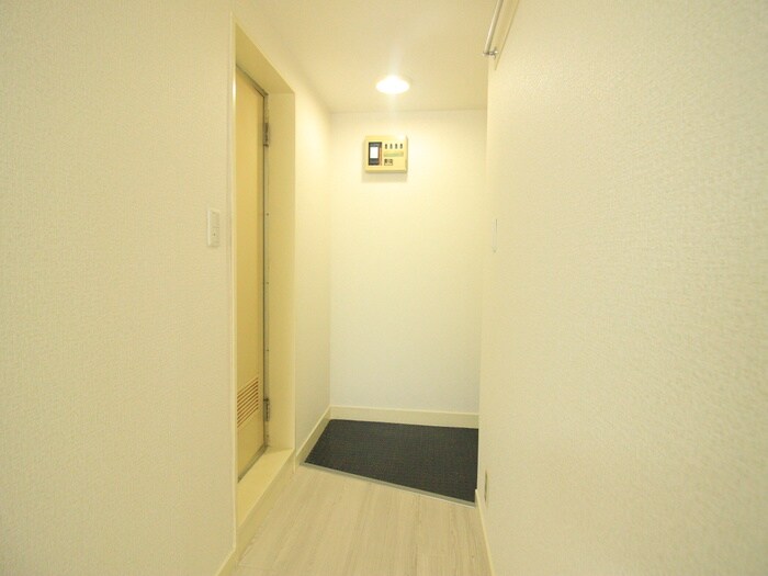 物件内観写真10　(玄関)