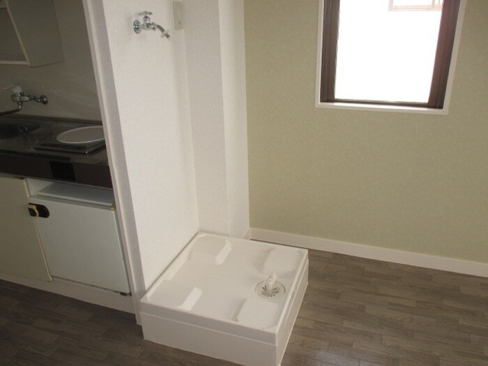 物件内観写真13　(洗濯機置場)