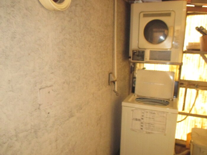 物件内観写真16　(洗濯機置場)