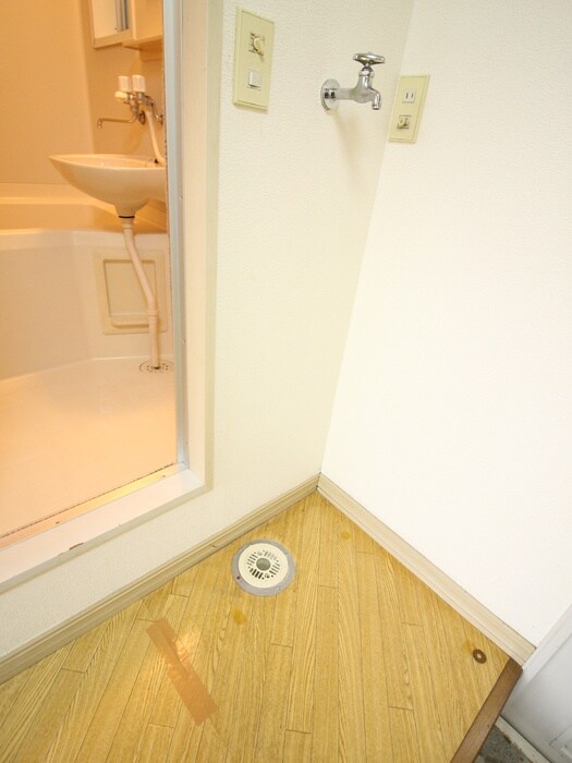 物件内観写真16　(洗濯機置場)