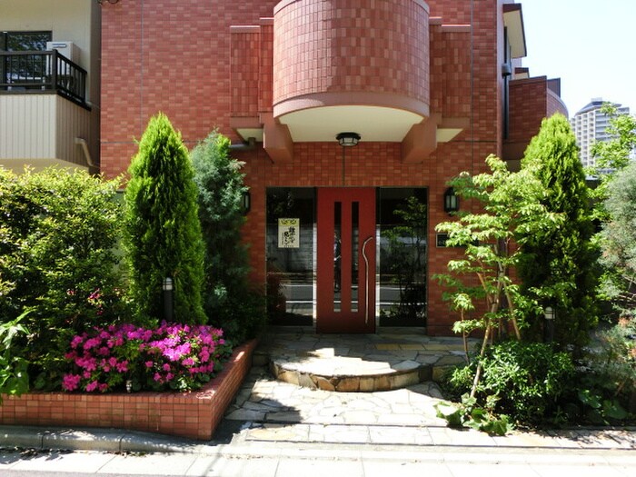 物件外観写真3　(エントランス部分)