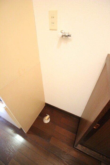 物件内観写真16　(洗濯機置場)