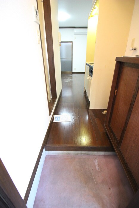 物件内観写真18　(玄関)