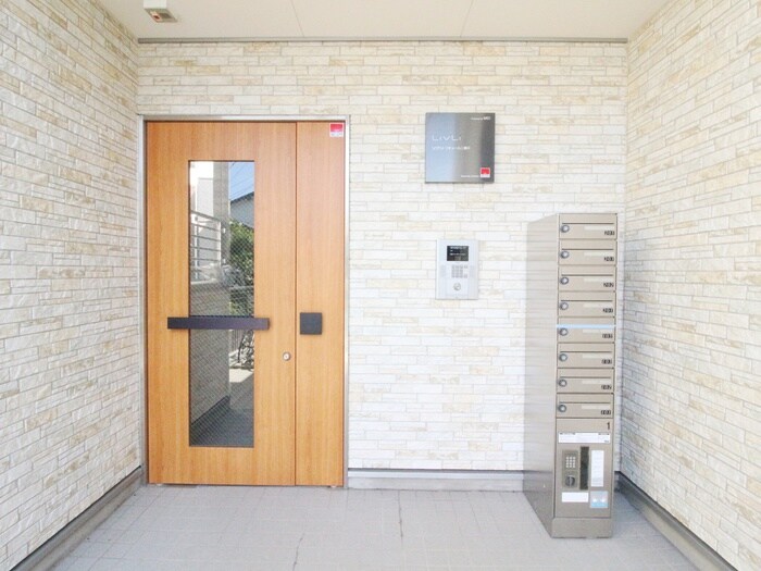 物件外観写真5　(エントランス部分)