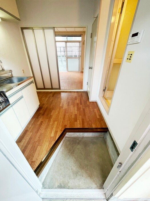 物件内観写真16　(玄関)