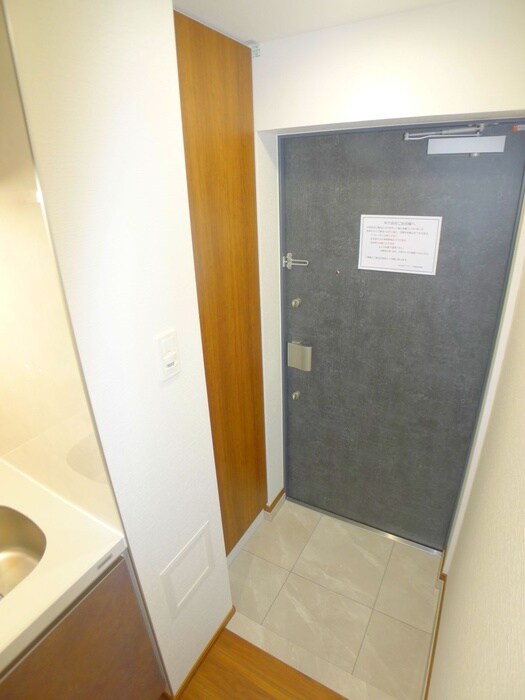 物件内観写真16　(玄関)