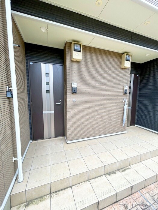 物件外観写真3　(エントランス部分)