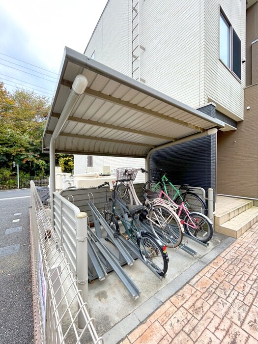 物件外観写真4　(駐輪場)