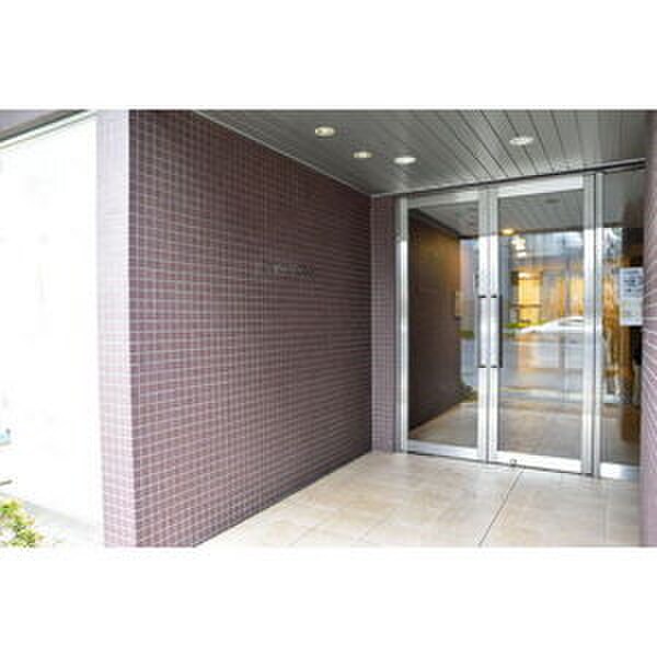 物件外観写真4　(エントランス部分)