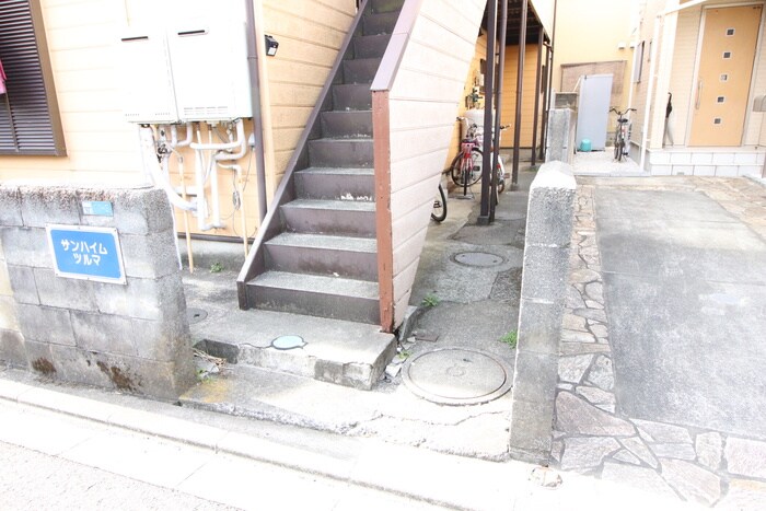 物件外観写真4　(エントランス部分)