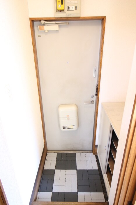 物件内観写真12　(玄関)
