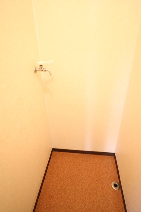 物件内観写真14　(洗濯機置場)