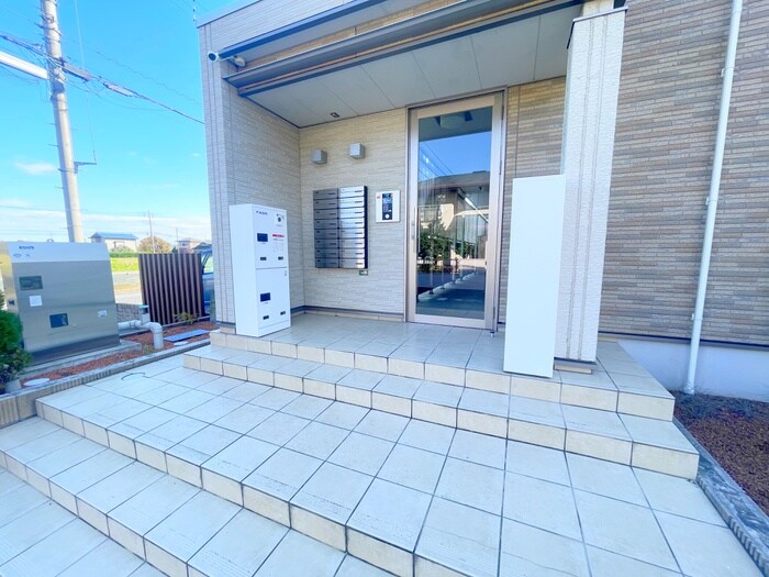 物件外観写真5　(エントランス部分)