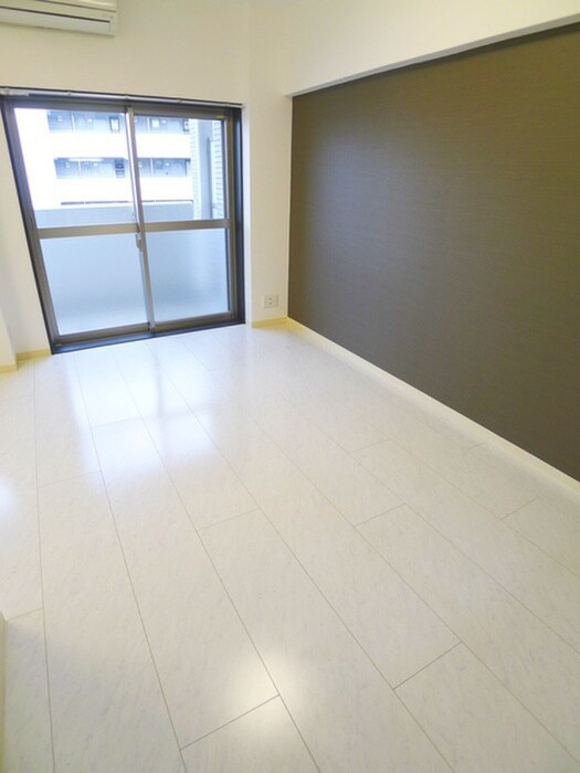 物件内観写真8　(室内からの展望)