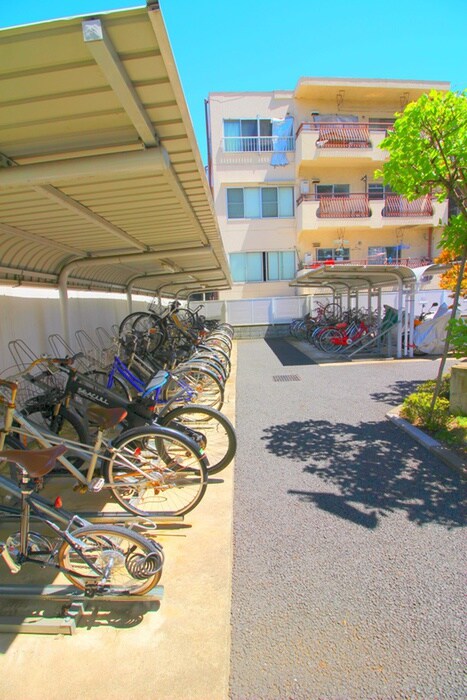 物件外観写真4　(駐輪場)