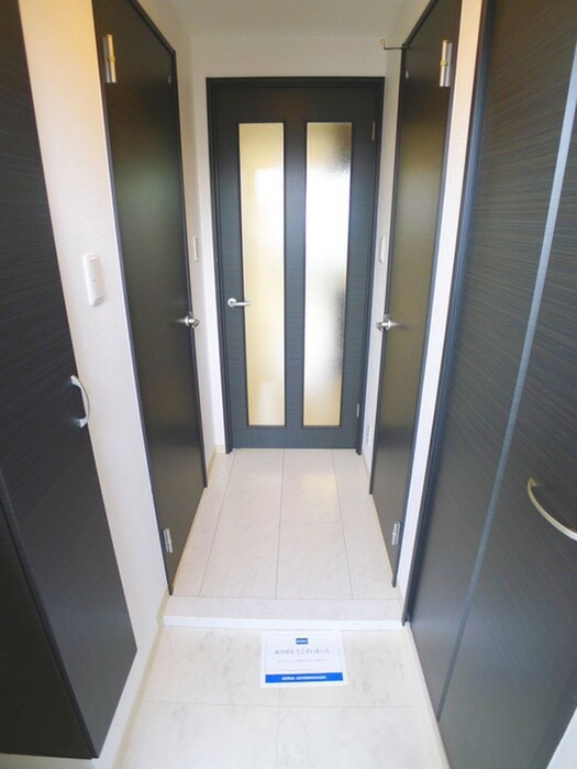 物件内観写真18　(玄関)