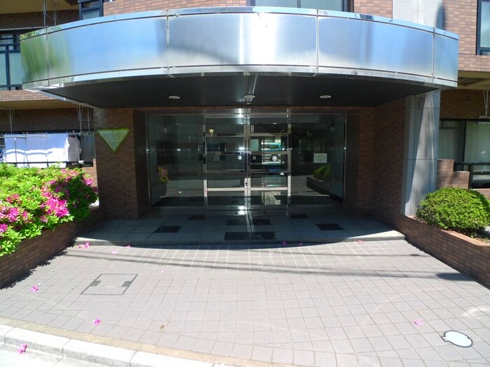 物件外観写真2　(エントランス部分)