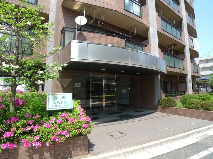 物件外観写真6　(エントランス部分)