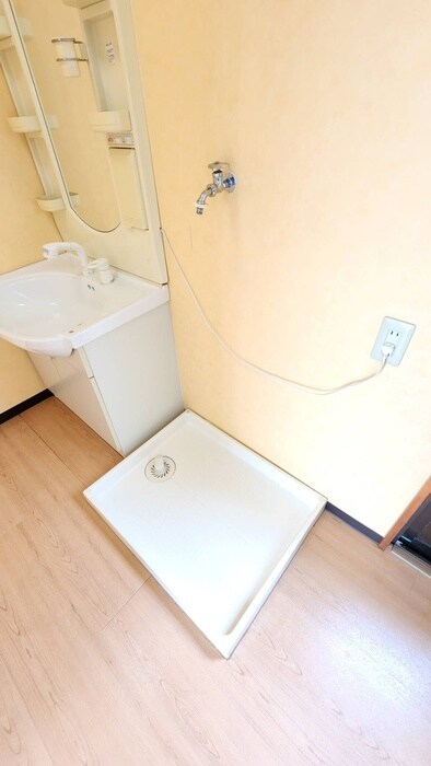 物件内観写真10　(洗濯機置場)