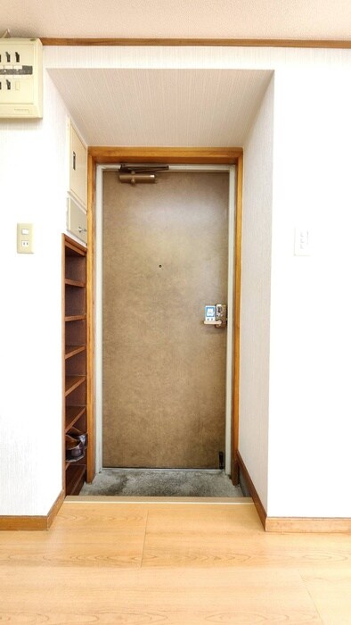 物件内観写真18　(玄関)