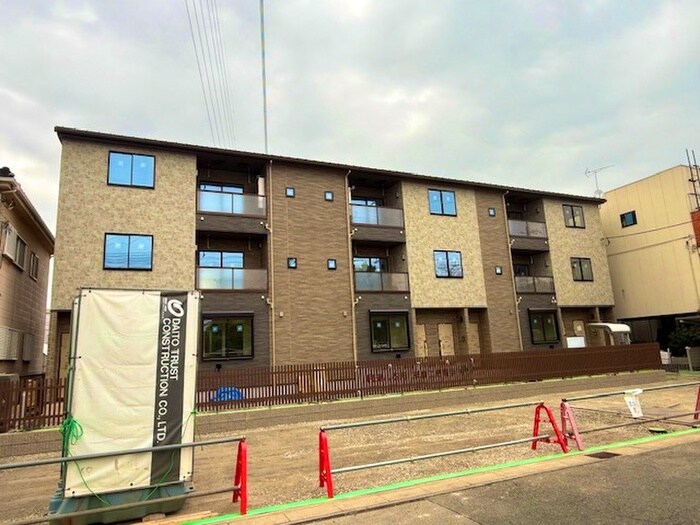 物件外観写真2　(建築中)