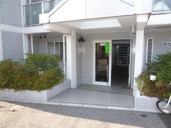物件外観写真2　(エントランス部分)