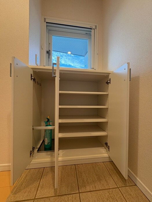 物件内観写真8　(靴箱)