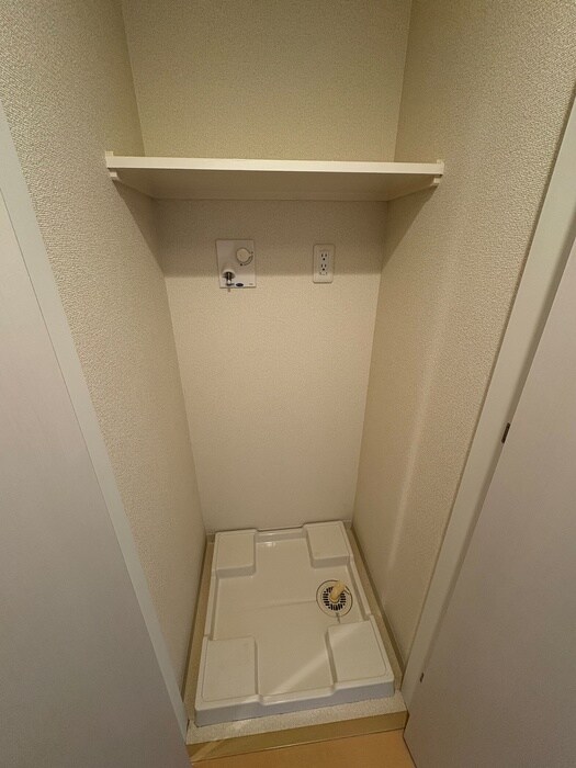 物件内観写真10　(洗濯機置場)