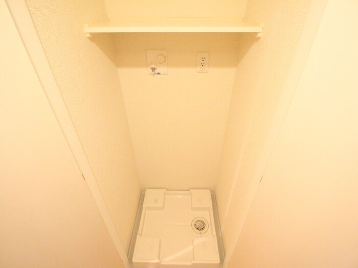 物件内観写真11　(洗濯機置場)