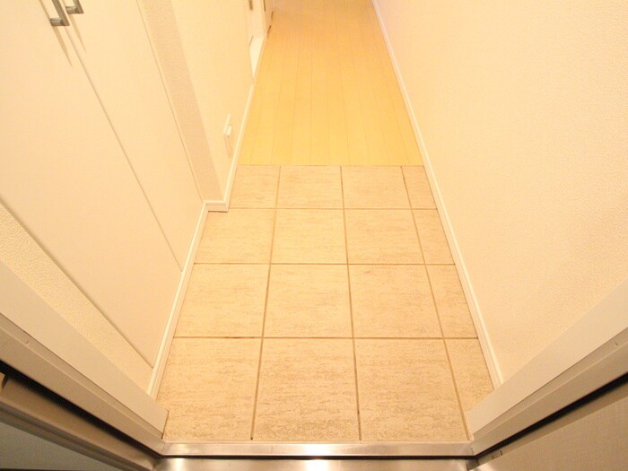 物件内観写真16　(玄関)