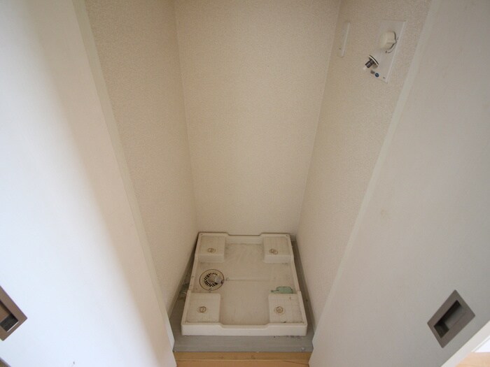 物件内観写真17　(洗濯機置場)