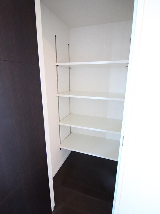 物件内観写真18　(収納)