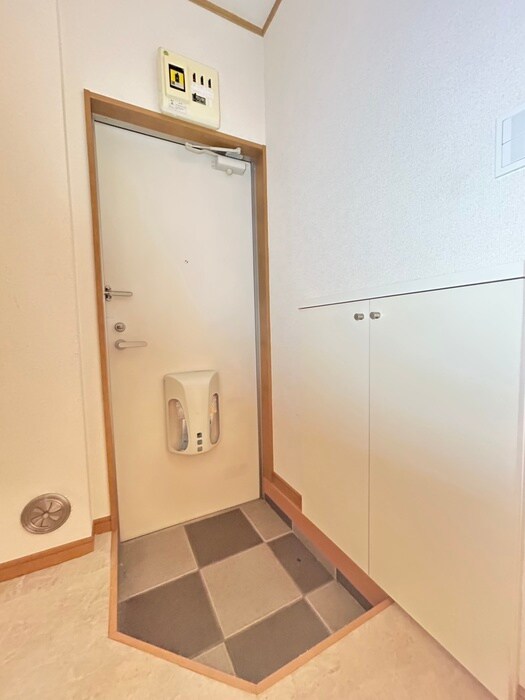 物件内観写真7　(玄関)