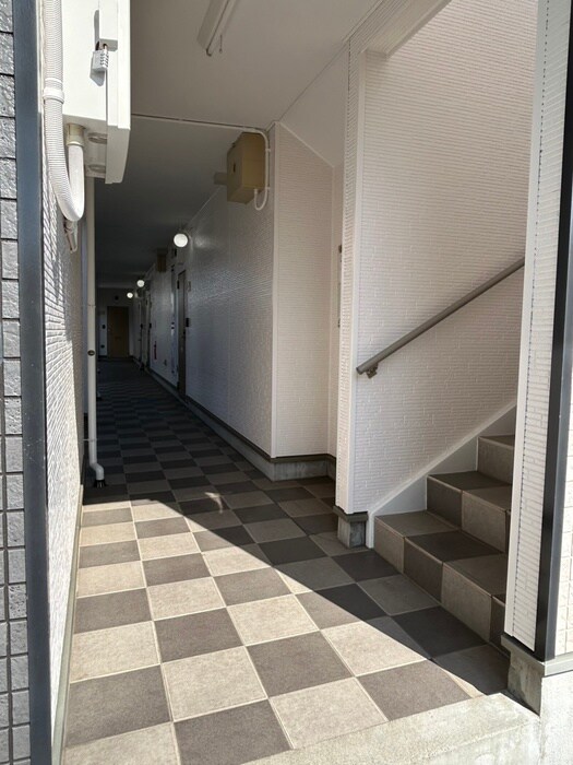 物件外観写真4　(エントランス部分)