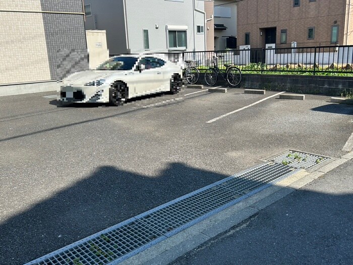 物件外観写真5　(駐車場)