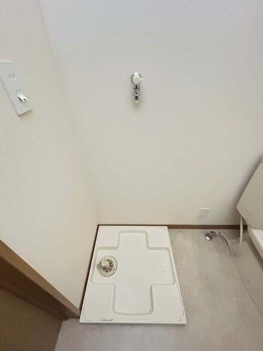 物件内観写真10　(洗濯機置場)