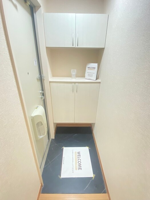 物件内観写真4　(玄関)