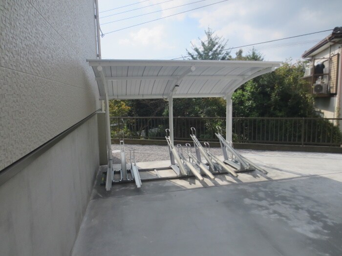 物件外観写真3　(駐輪場)
