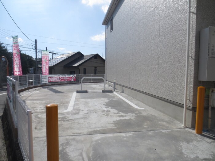 物件外観写真5　(駐車場)