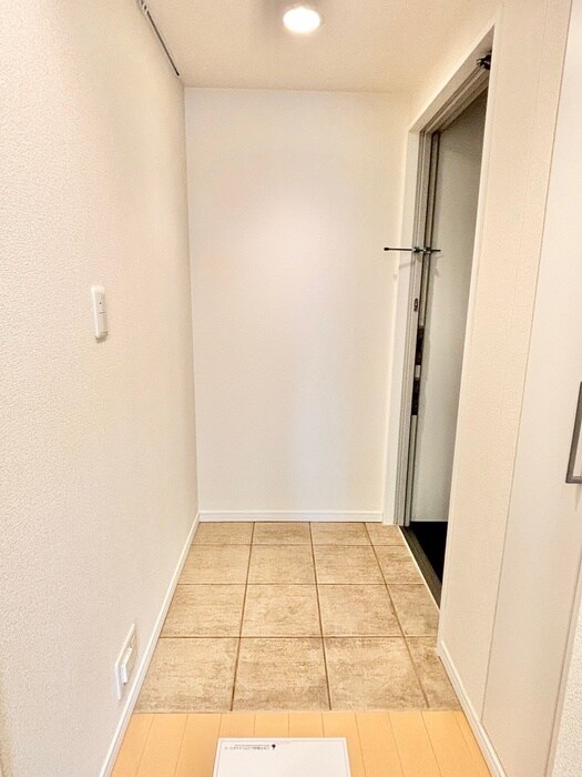 物件内観写真11　(玄関)