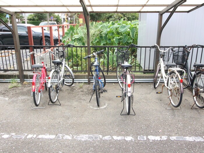 物件外観写真4　(駐輪場)