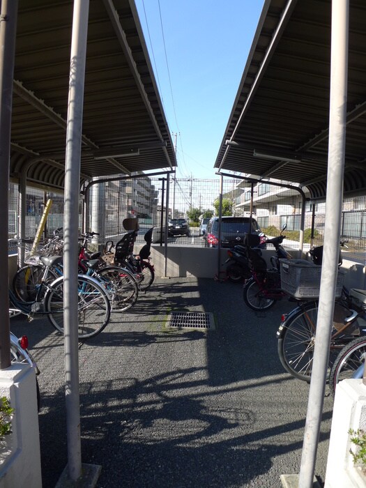 物件外観写真3　(駐輪場)